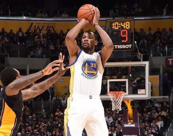 《体坛周报》独家专访胡金秋：三掷硬币情定杭州 NBA未竟之梦成毕生之憾