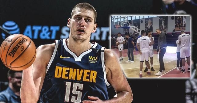 在社交媒体 在社交媒体