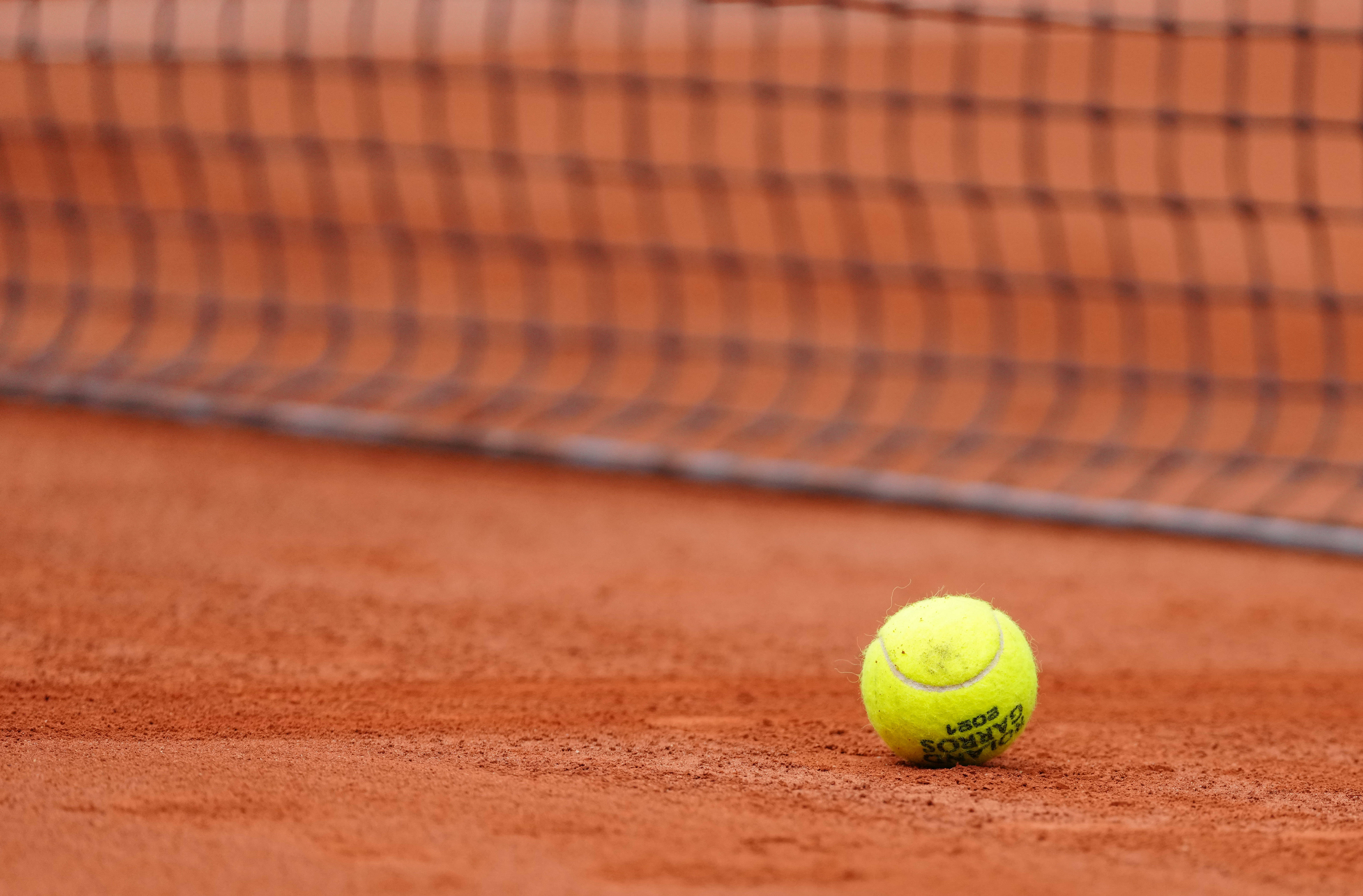 本赛季中途换帅球队场均积分变化：曼联提升0.36分，米兰下降.